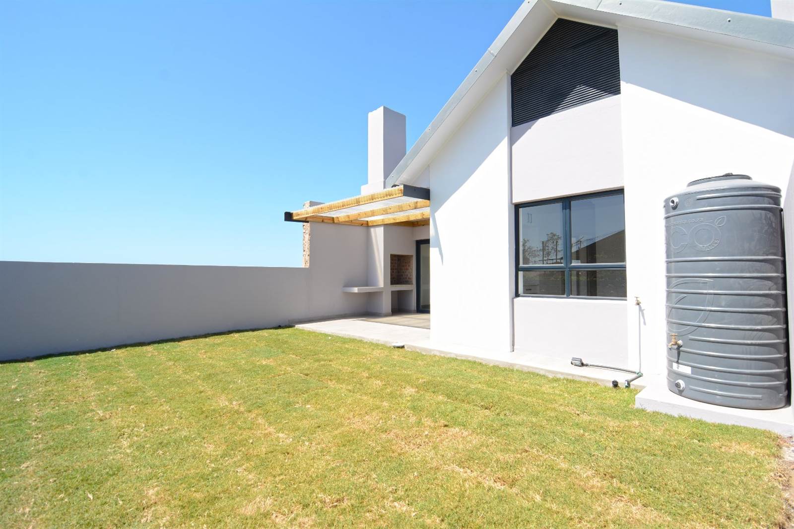 2 Bed Apartment in Stilbaai photo number 19