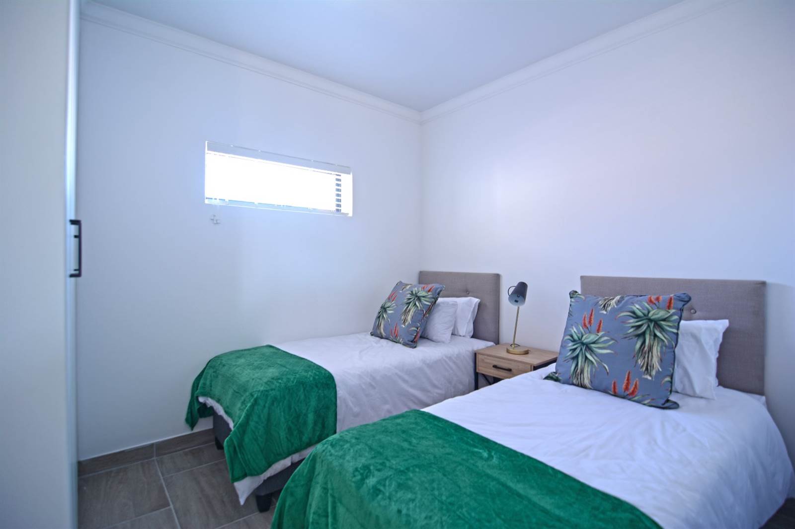 2 Bed Apartment in Stilbaai photo number 11