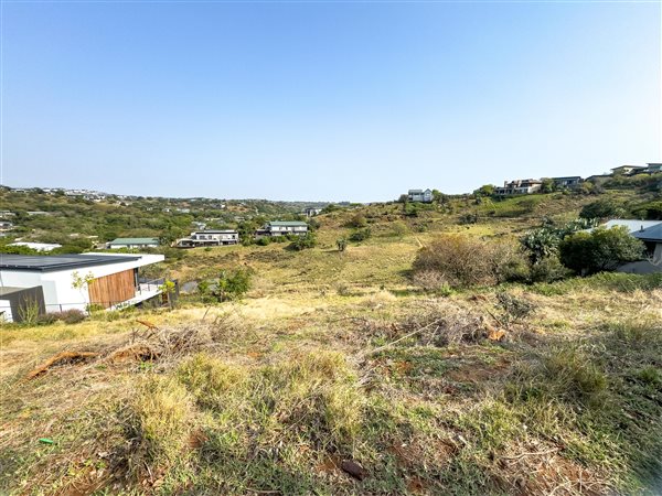 1 672 m² Land