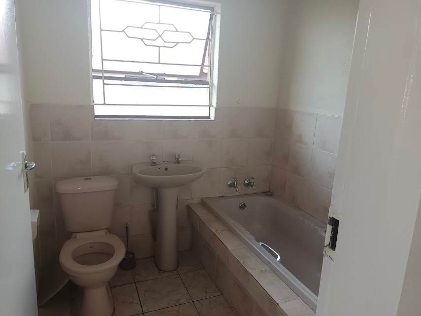 2 Bed House in Soshanguve photo number 8