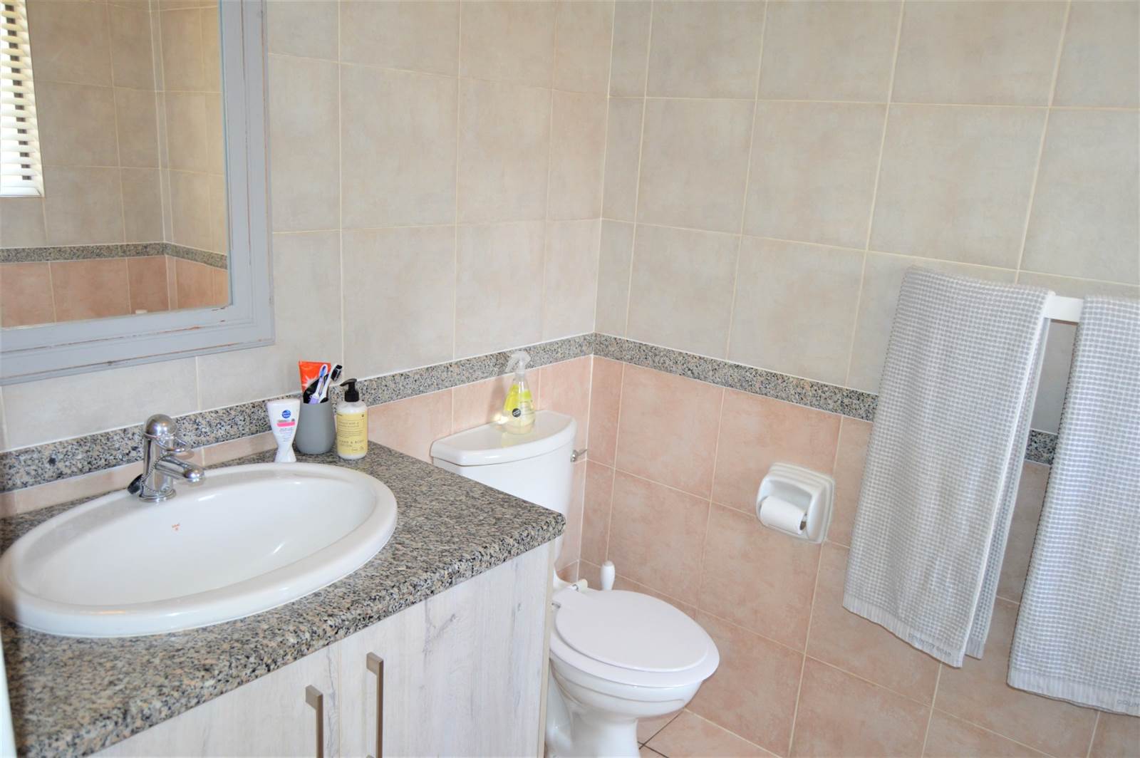 2 Bed Flat in Bedfordview photo number 18