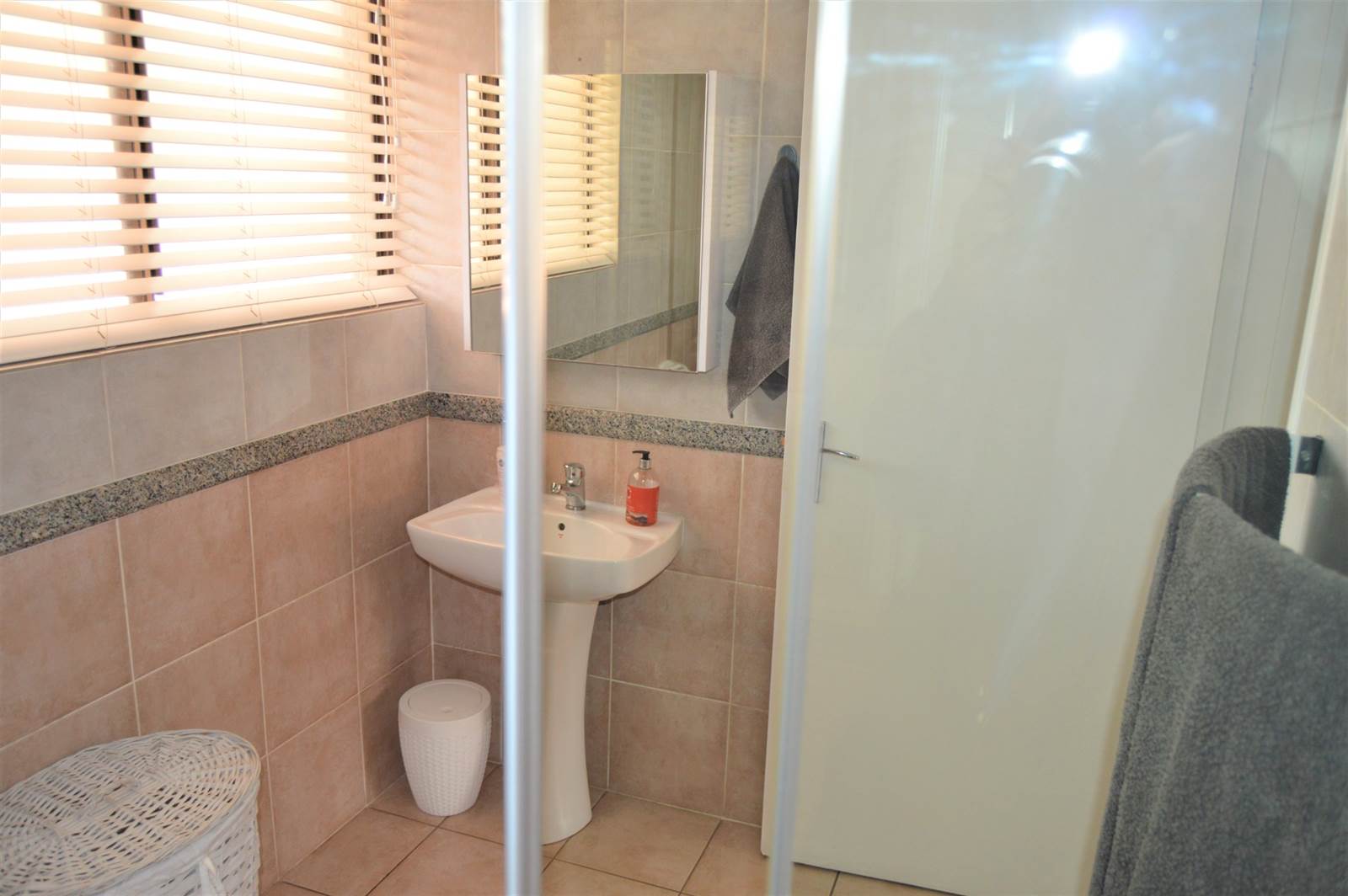 2 Bed Flat in Bedfordview photo number 13