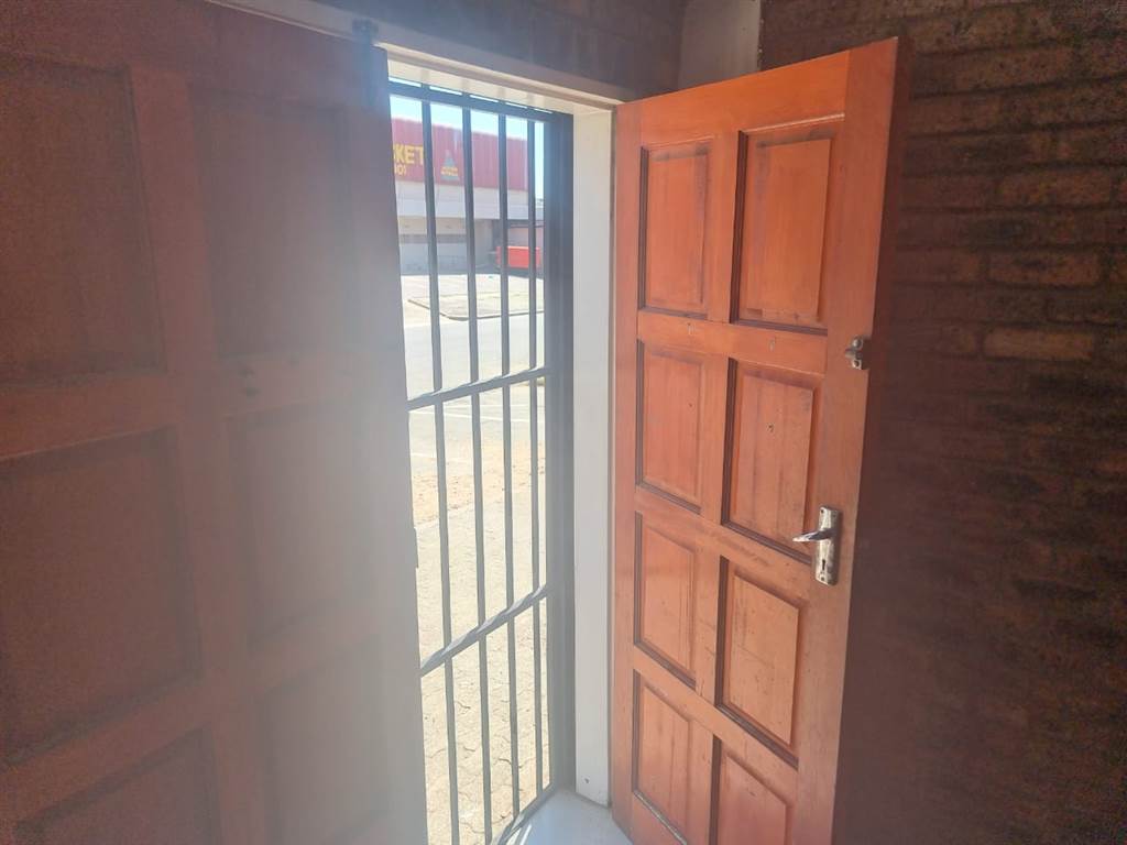 1000  m² Commercial space in Benoni Central photo number 11