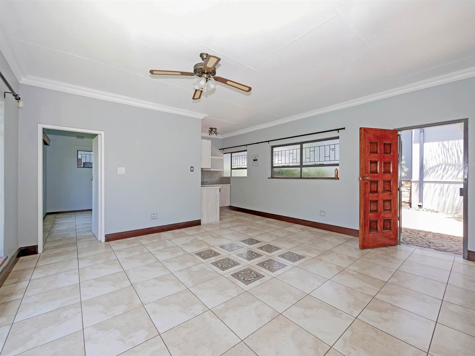 4 Bed House in Parktown photo number 14