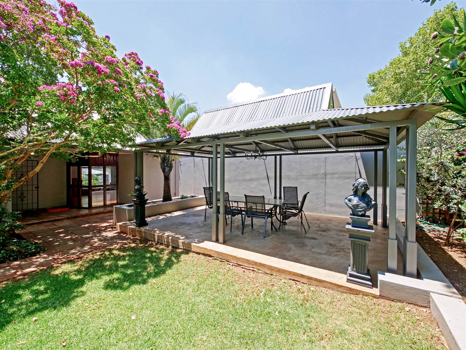 4 Bed House in Parktown photo number 1