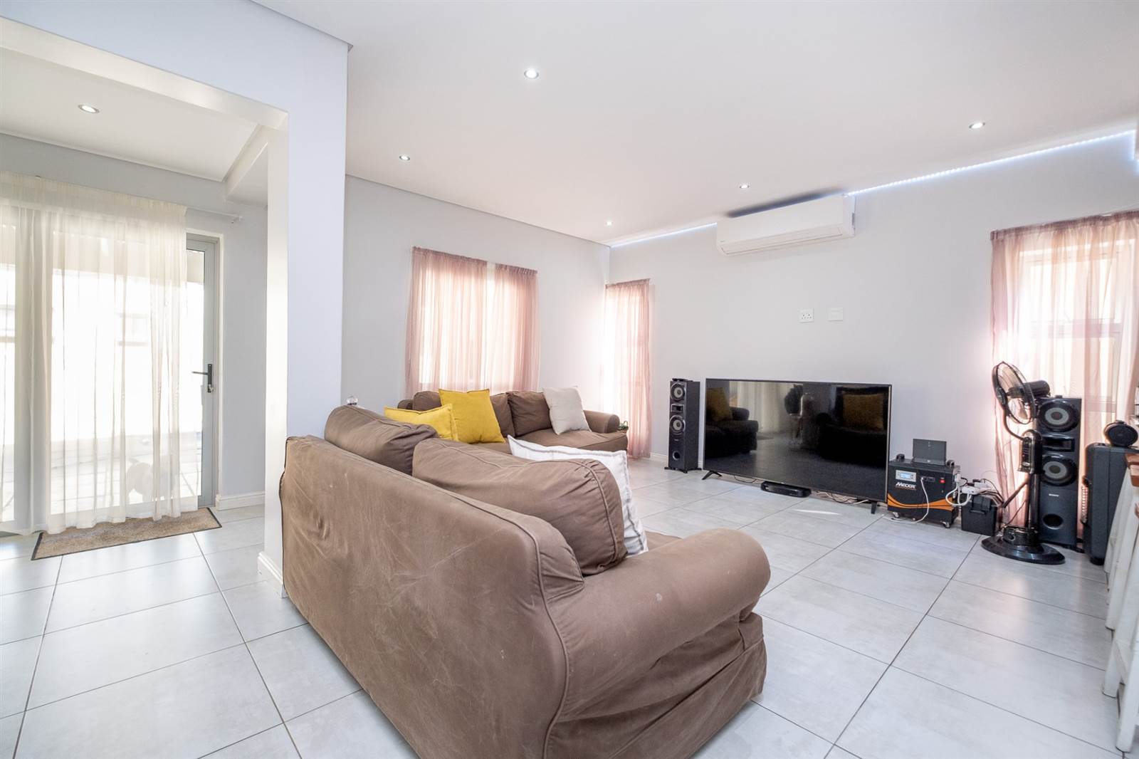 3 Bed House in Northern Paarl photo number 2