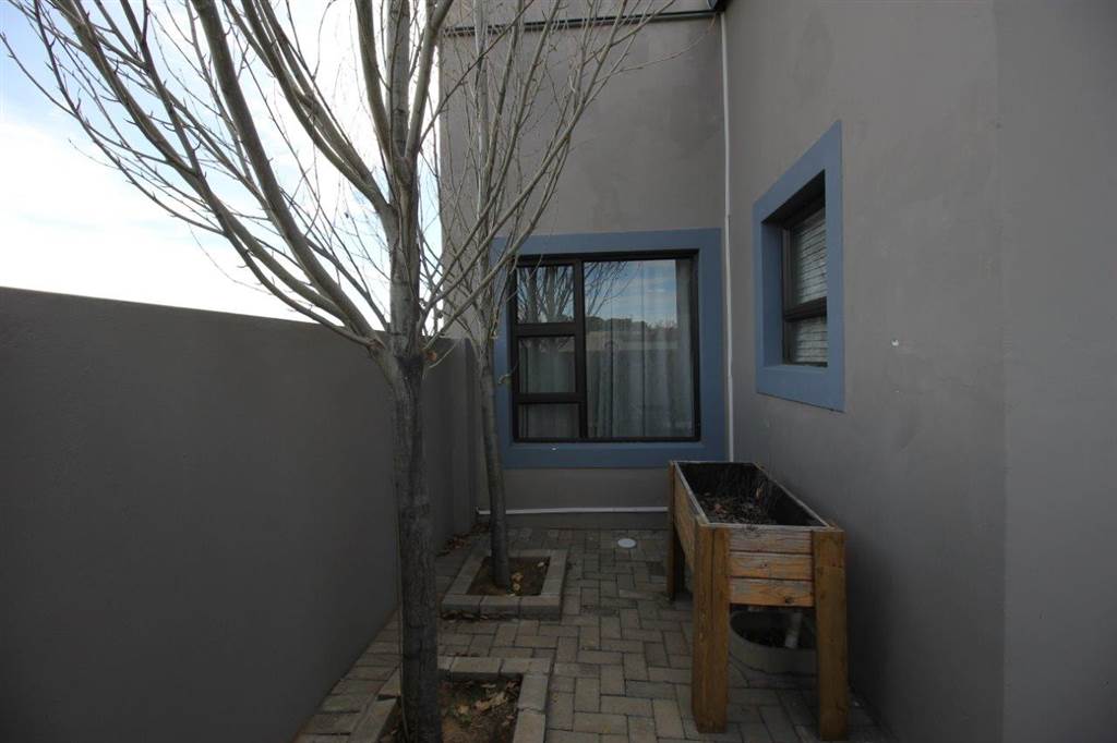 2 Bed Townhouse in Rayton photo number 22