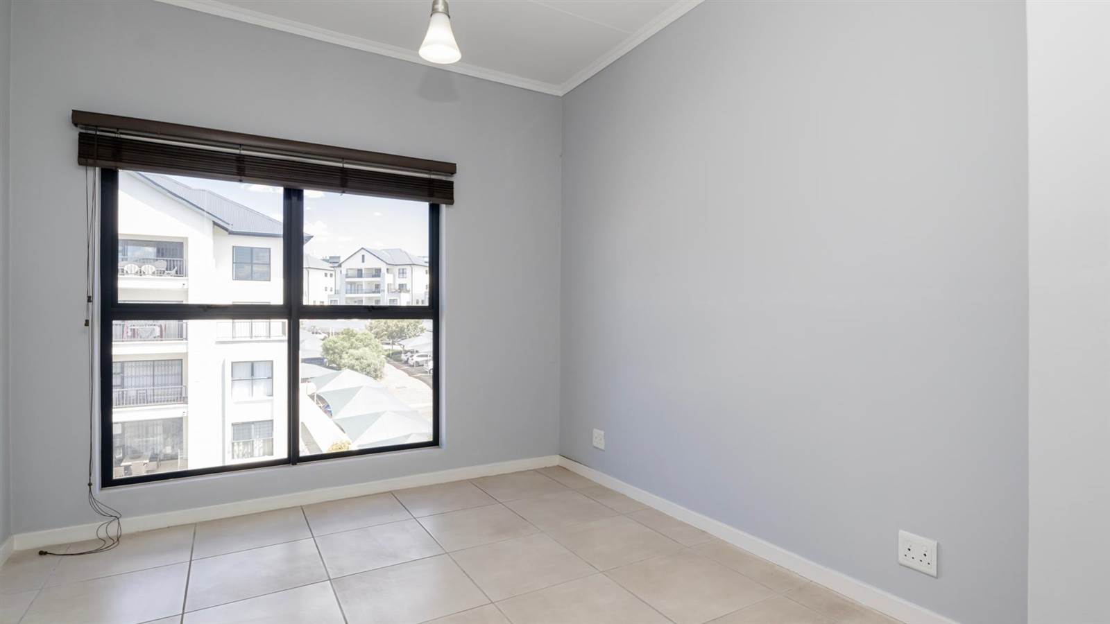 1 Bed Apartment in Greenstone Hill photo number 6