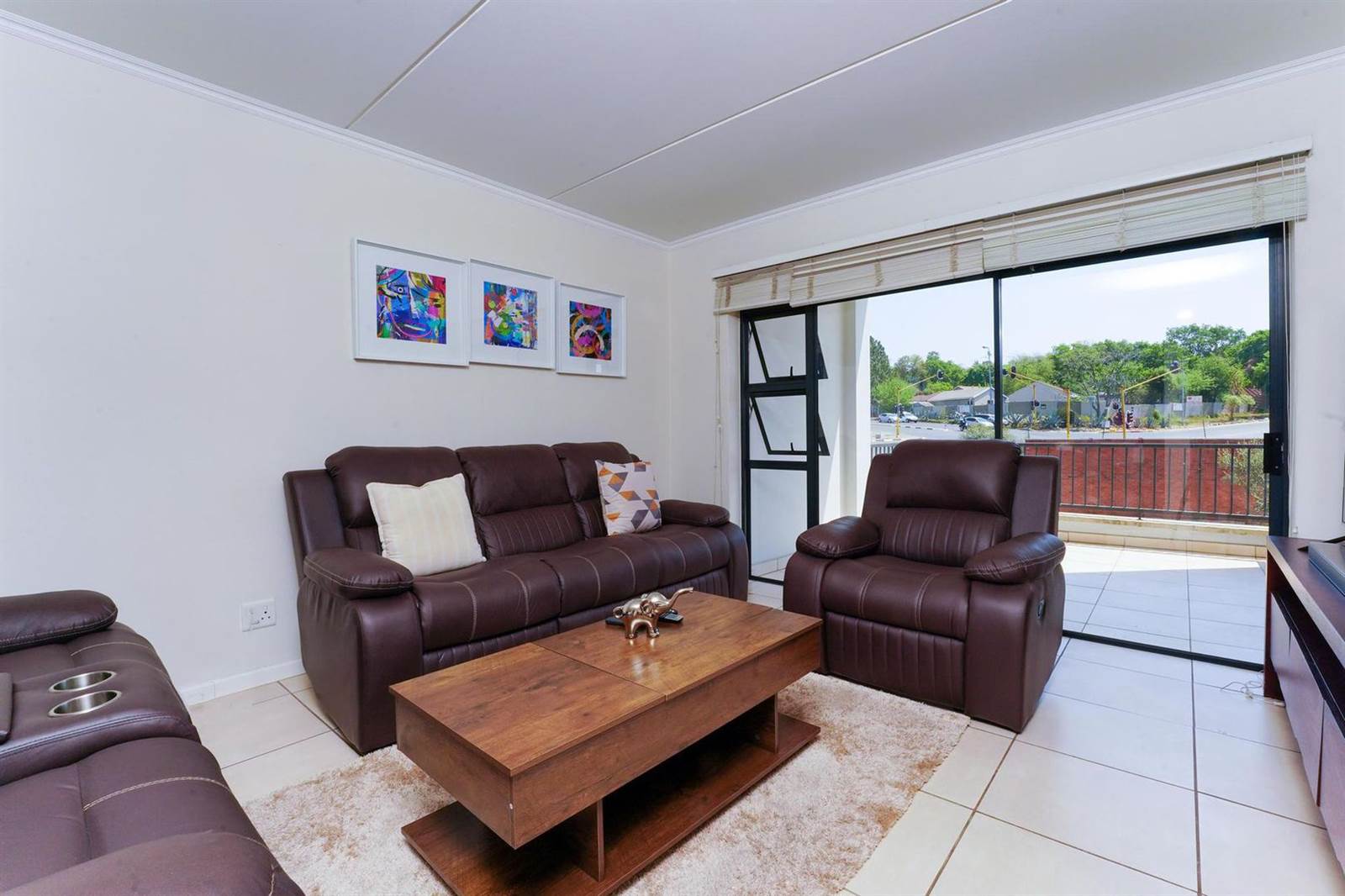 2 Bed Apartment in Olivedale photo number 9