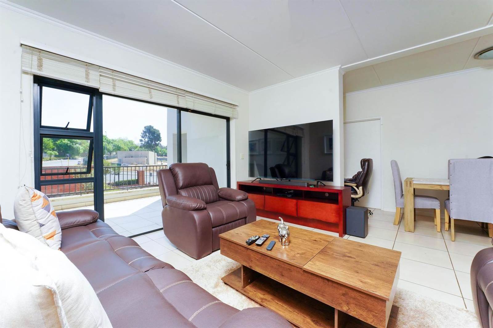 2 Bed Apartment in Olivedale photo number 10
