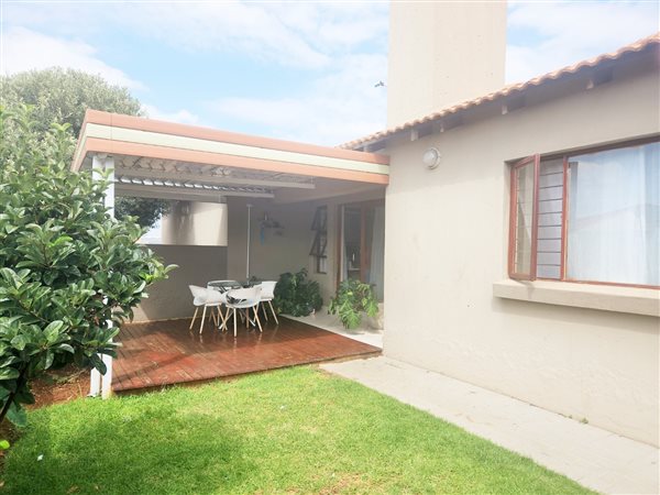2 Bed Townhouse in Thatchfield