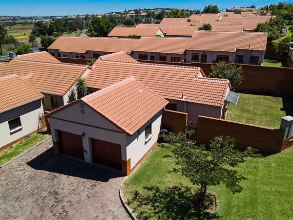 3 Bedroom Townhouse 3 Bedroom Townhouse