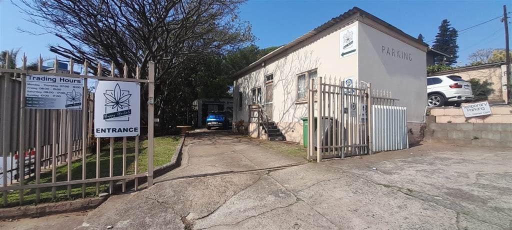 50  m² Commercial space in Amanzimtoti photo number 8
