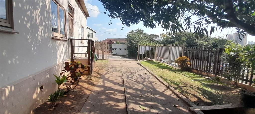 50  m² Commercial space in Amanzimtoti photo number 6