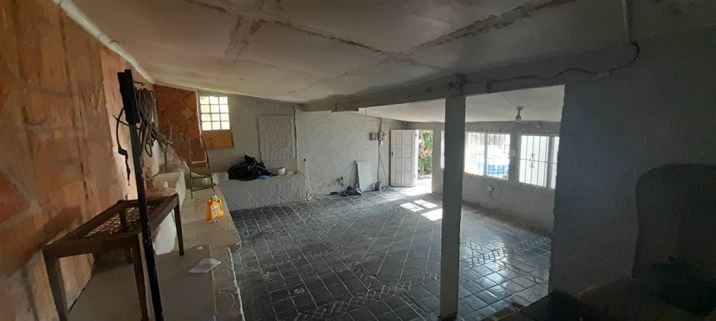 50  m² Commercial space in Amanzimtoti photo number 7