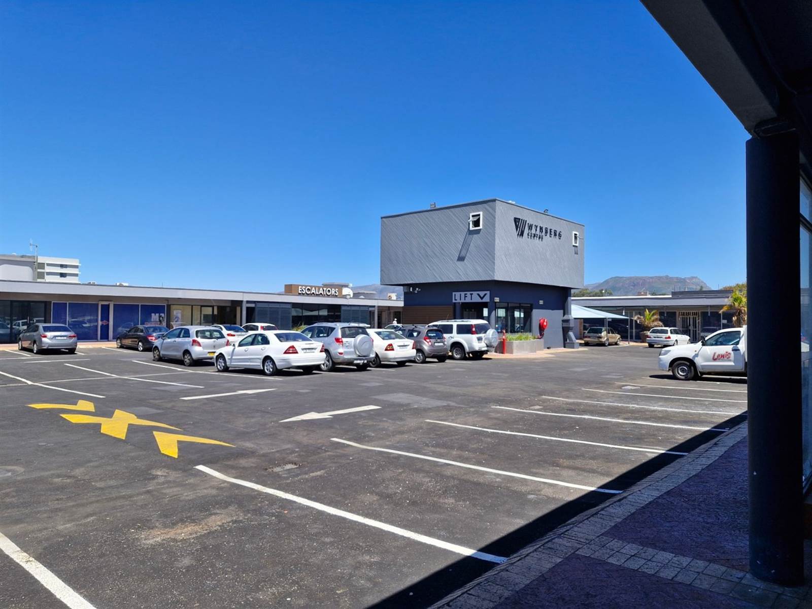 600  m² Commercial space in Wynberg photo number 4