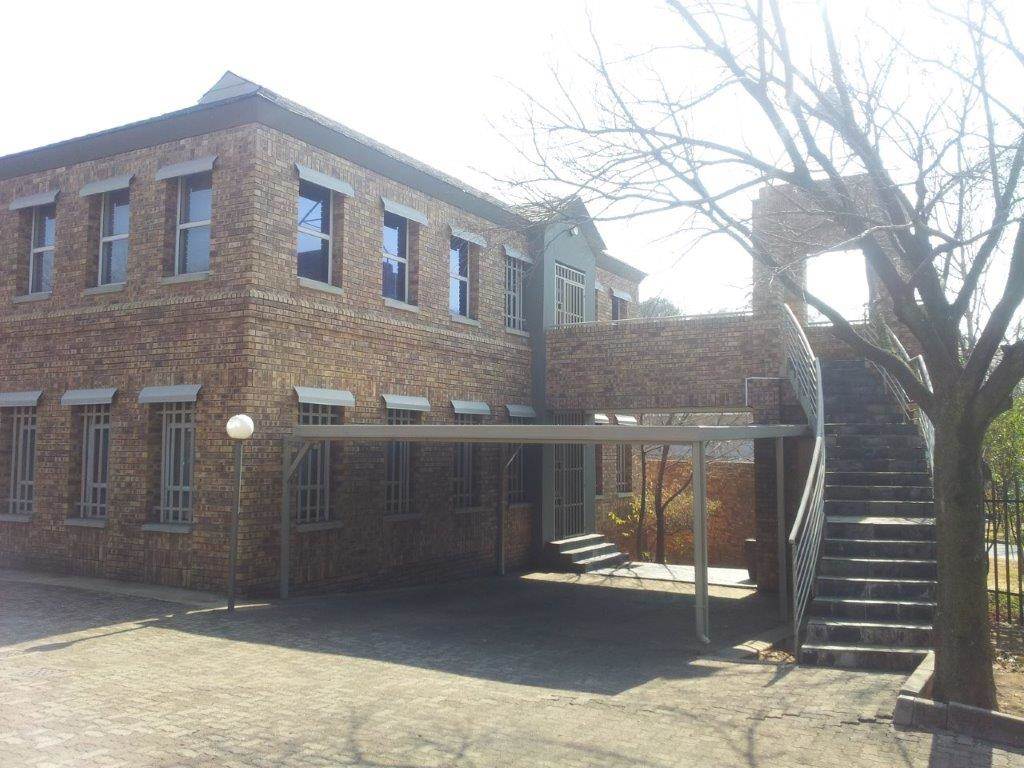 1700  m² Commercial space in Kleinfontein photo number 3