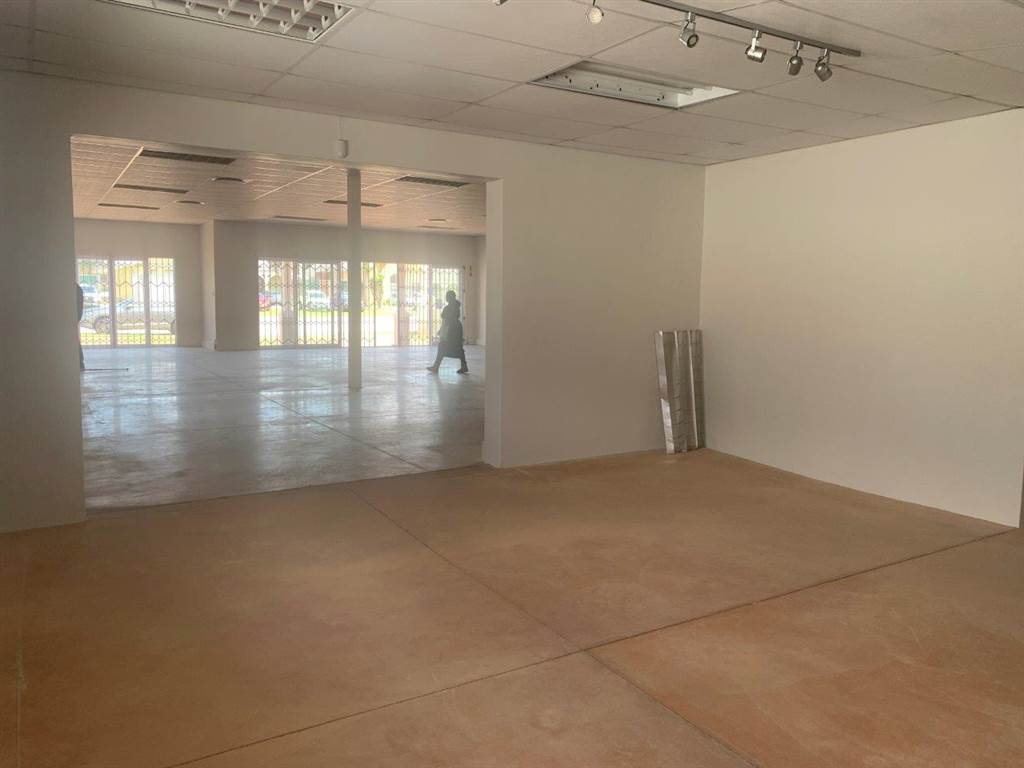 355  m² Commercial space in Walmer photo number 9