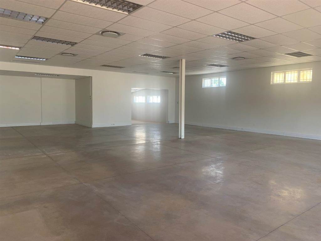 355  m² Commercial space in Walmer photo number 4