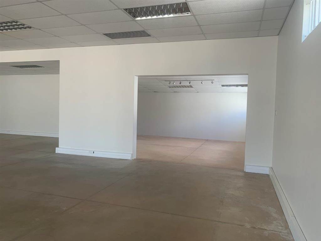 355  m² Commercial space in Walmer photo number 7
