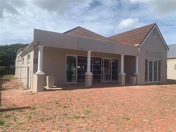 355  m² Commercial space in Walmer