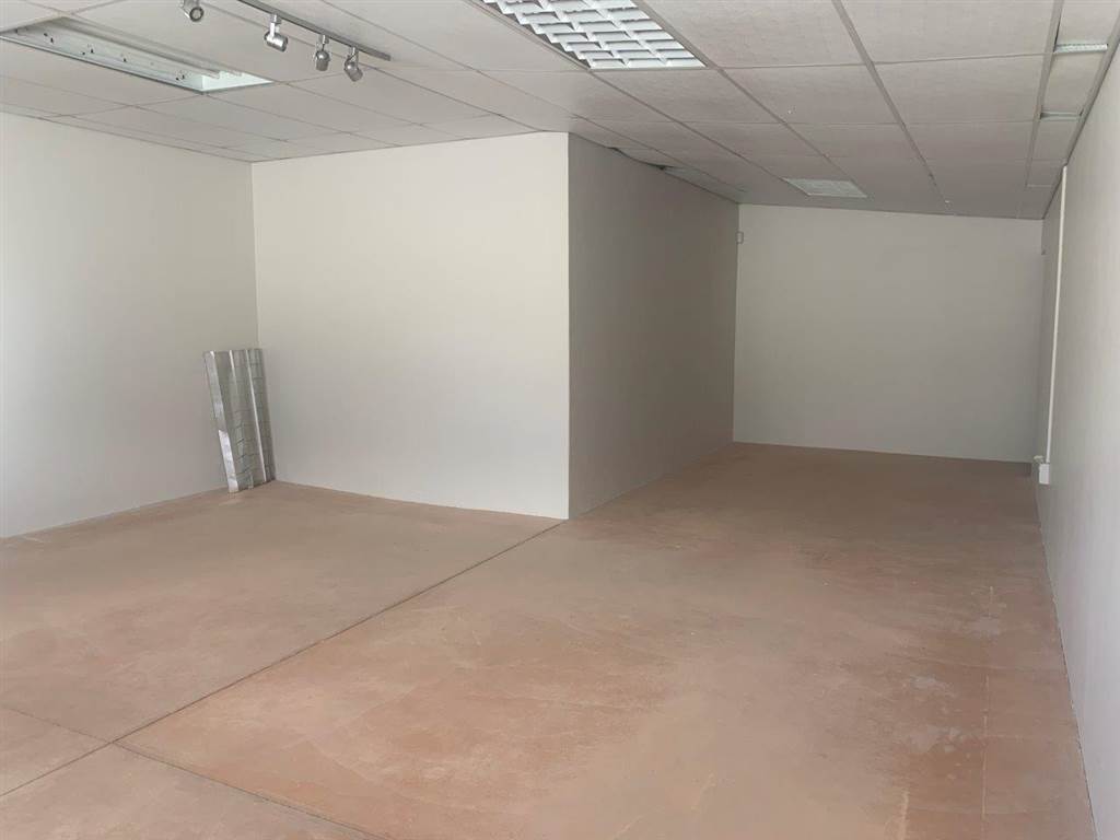 355  m² Commercial space in Walmer photo number 8