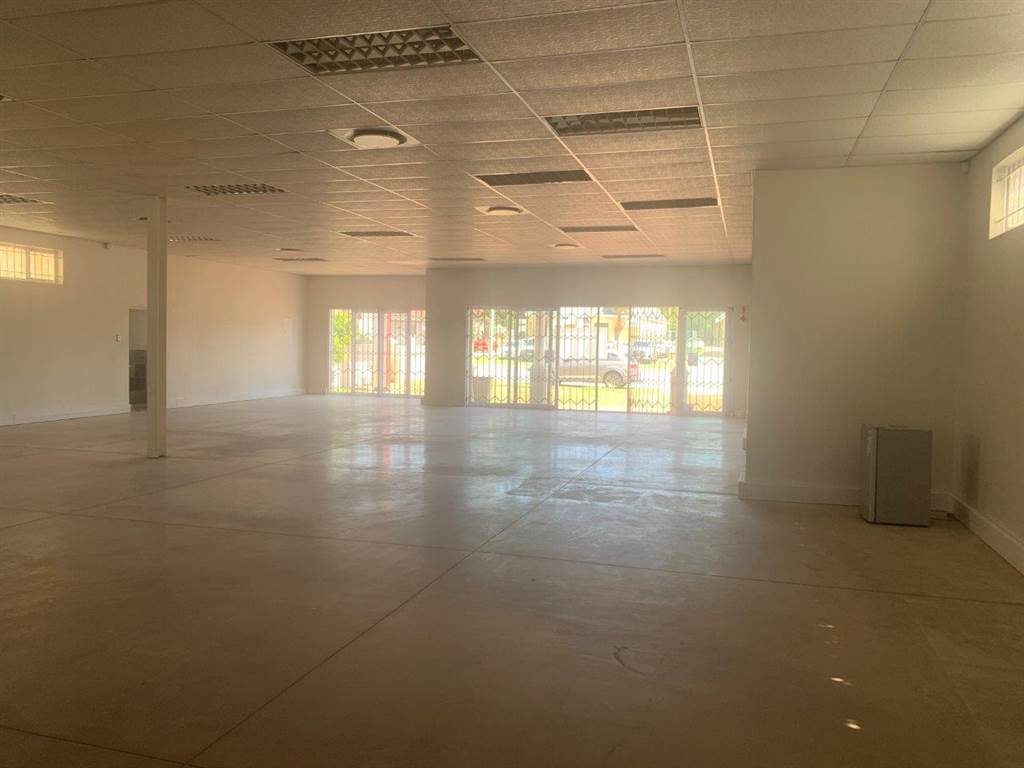 355  m² Commercial space in Walmer photo number 11
