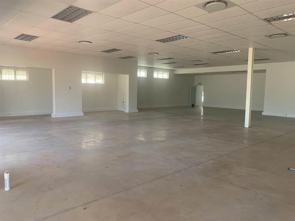 355  m² Commercial space in Walmer photo number 5