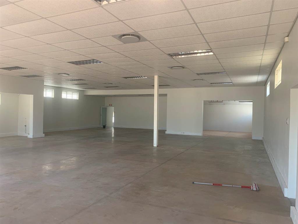 355  m² Commercial space in Walmer photo number 6