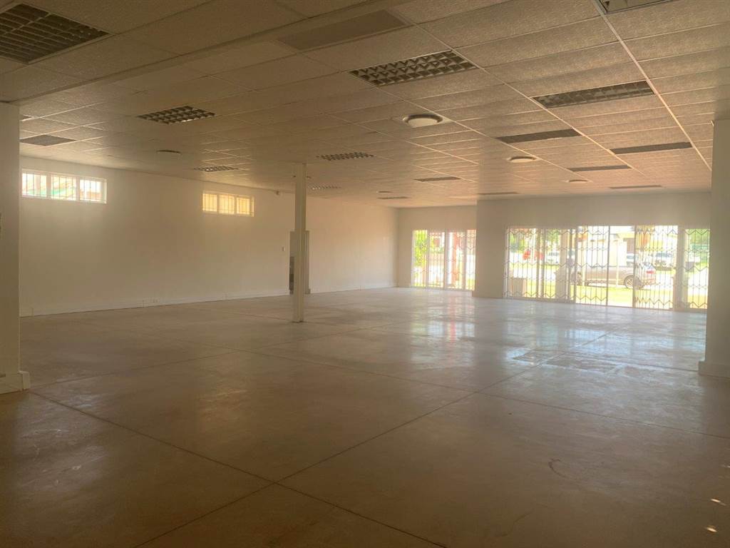 355  m² Commercial space in Walmer photo number 10
