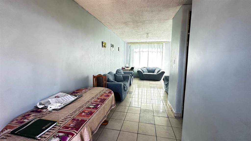 1.5 Bed Apartment in Pretoria West photo number 14