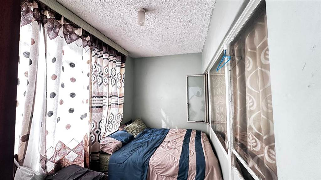1.5 Bed Apartment in Pretoria West photo number 8