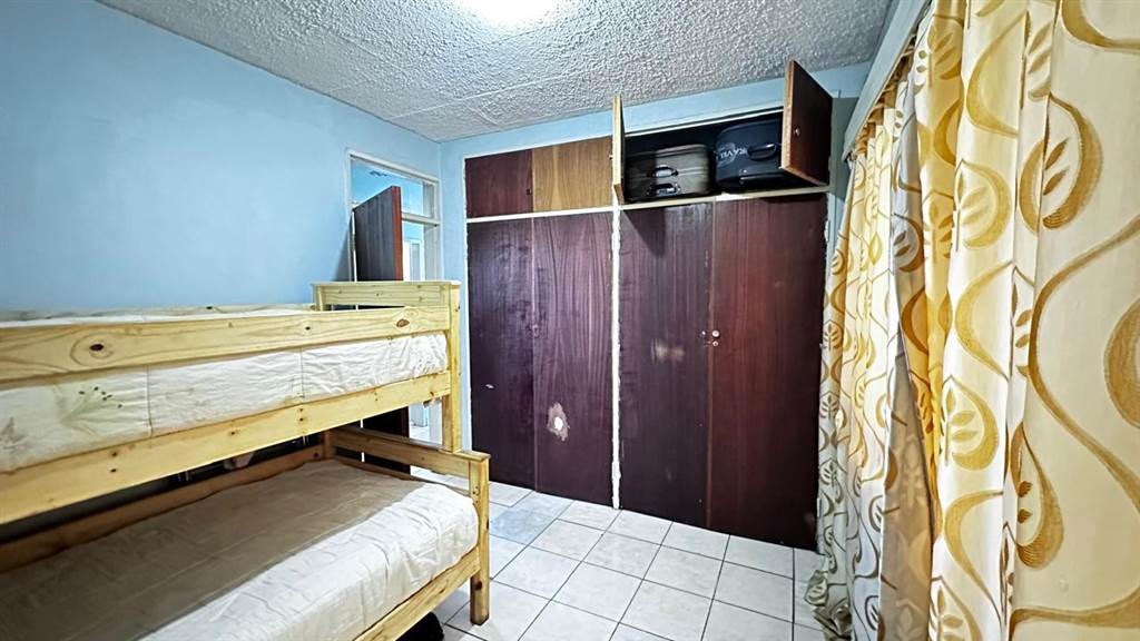 1.5 Bed Apartment in Pretoria West photo number 6