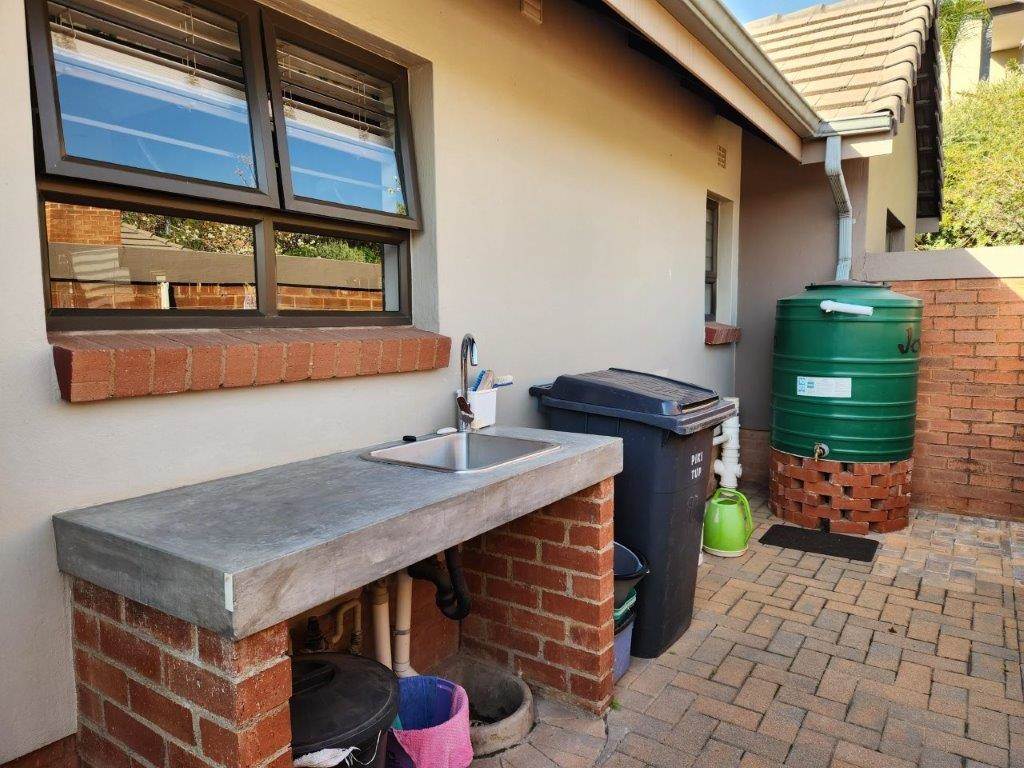 3 Bed Simplex in Douglasdale photo number 18