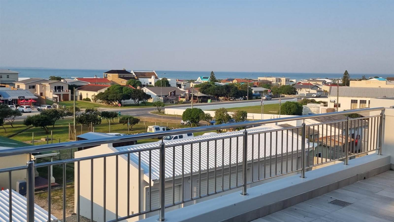 2 Bed Apartment in Struisbaai photo number 1