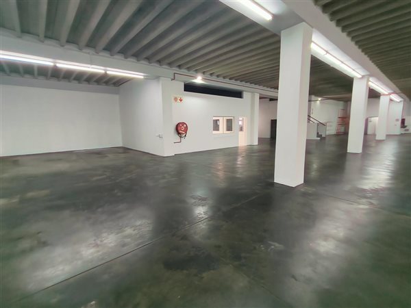 808  m² Industrial space