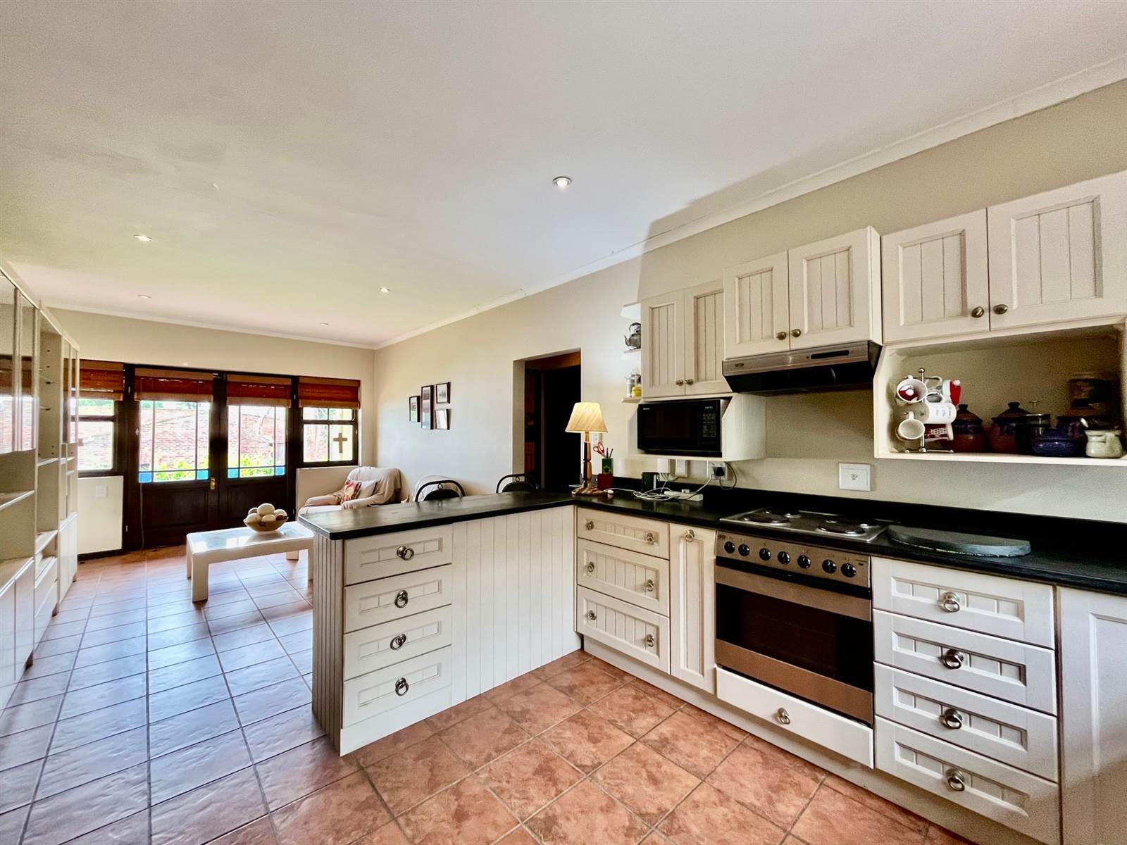 2 Bed House in Swellendam photo number 8