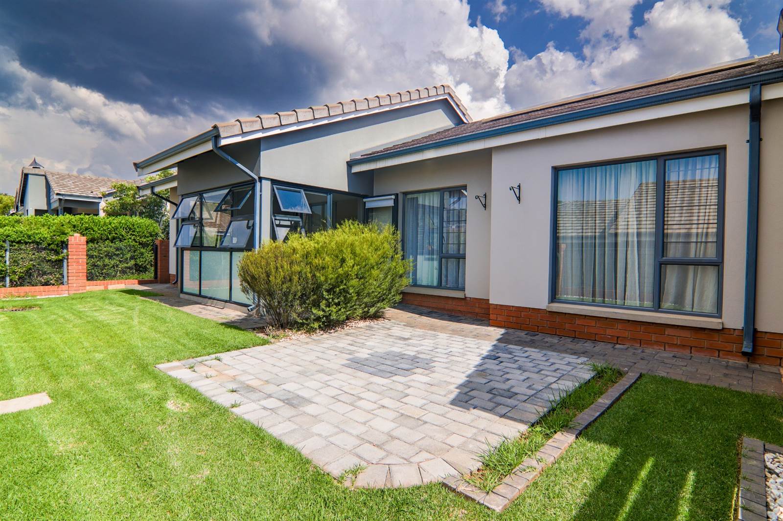 2 Bed House in Waterkloof Ridge photo number 10