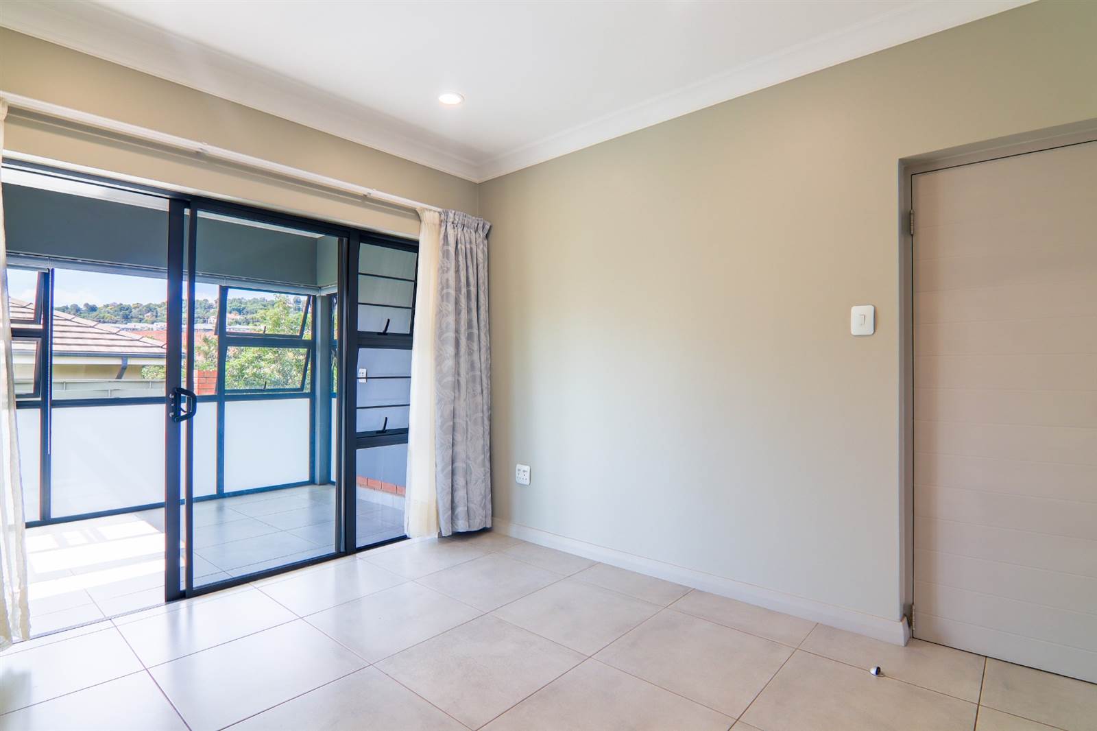 2 Bed House in Waterkloof Ridge photo number 5