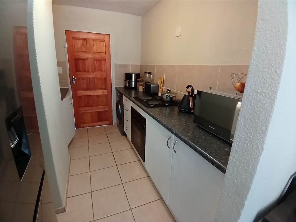 1 Bed Apartment in Clarina photo number 5