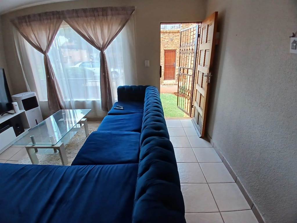 1 Bed Apartment in Clarina photo number 3