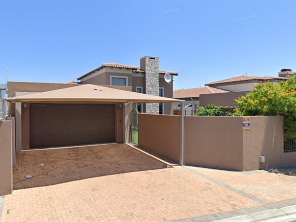 4 Bedroom House 4 Bedroom House