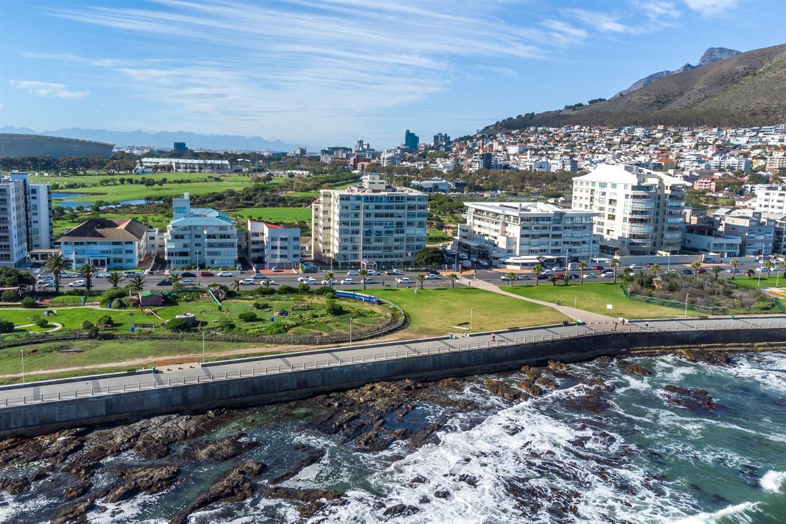 1 Bed Apartment in Mouille Point photo number 15