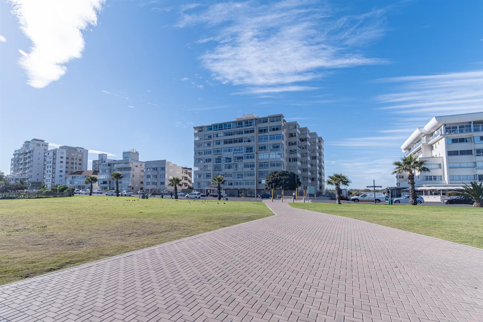 1 Bed Apartment in Mouille Point photo number 19