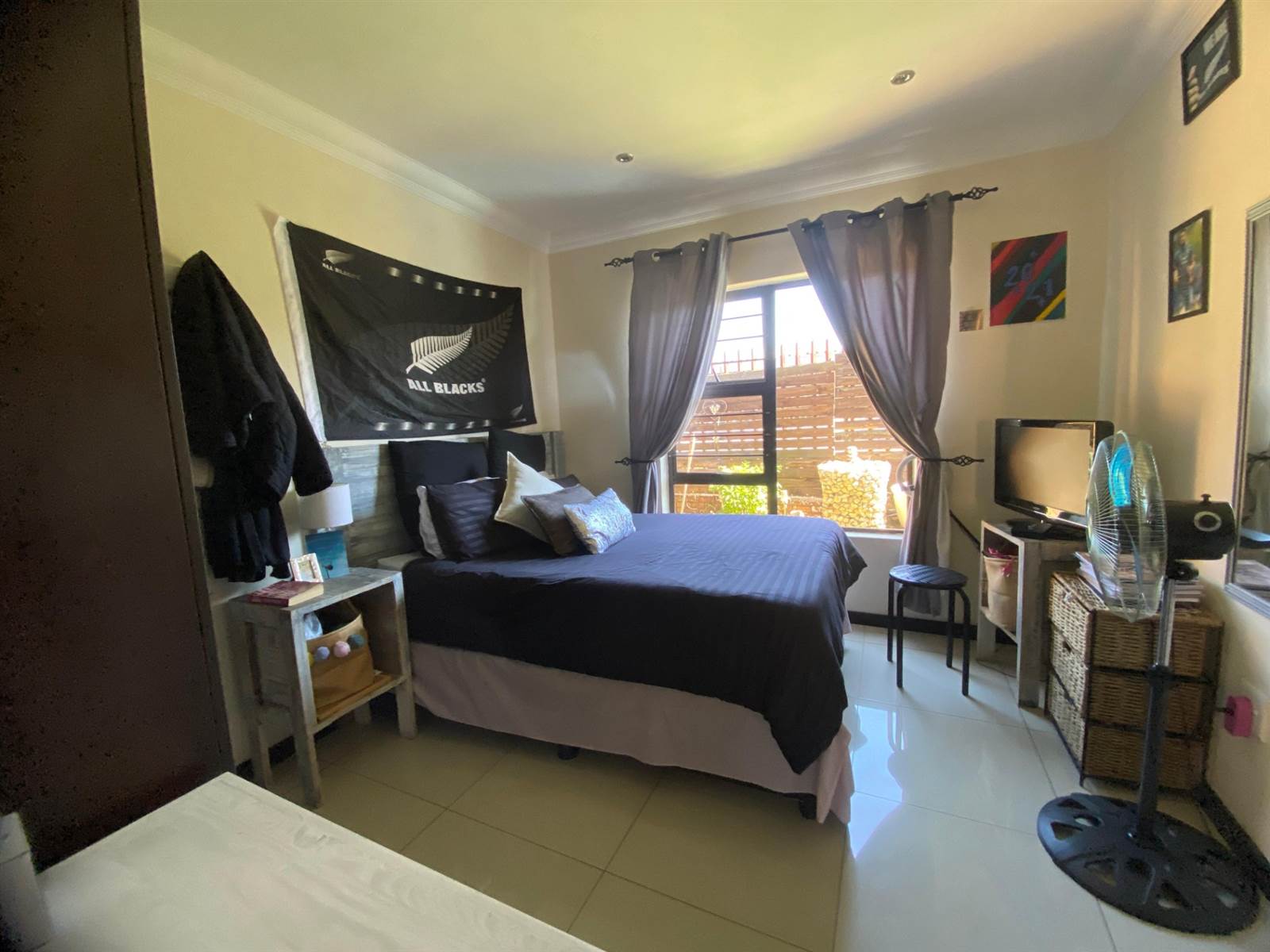 3 Bed Apartment in Brackendowns photo number 12