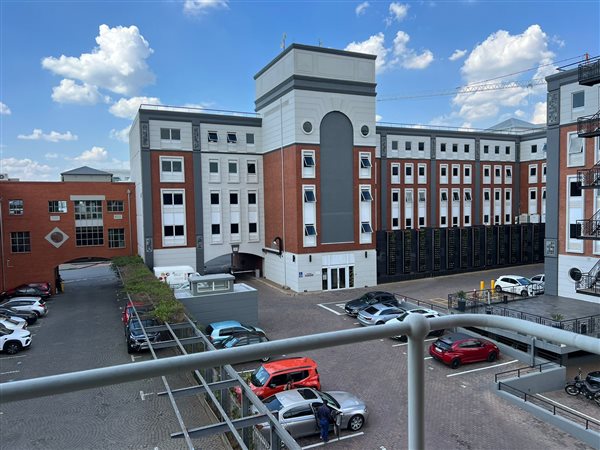 200  m² Commercial space in Parktown North