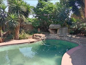 4 Bed House in Highway Gardens