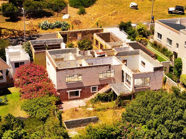595 m² Land available in Camps Bay