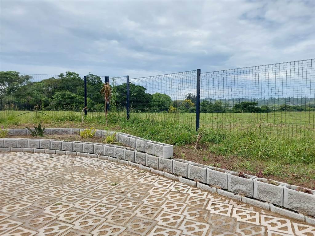 8730 m² Land available in Gonubie photo number 3