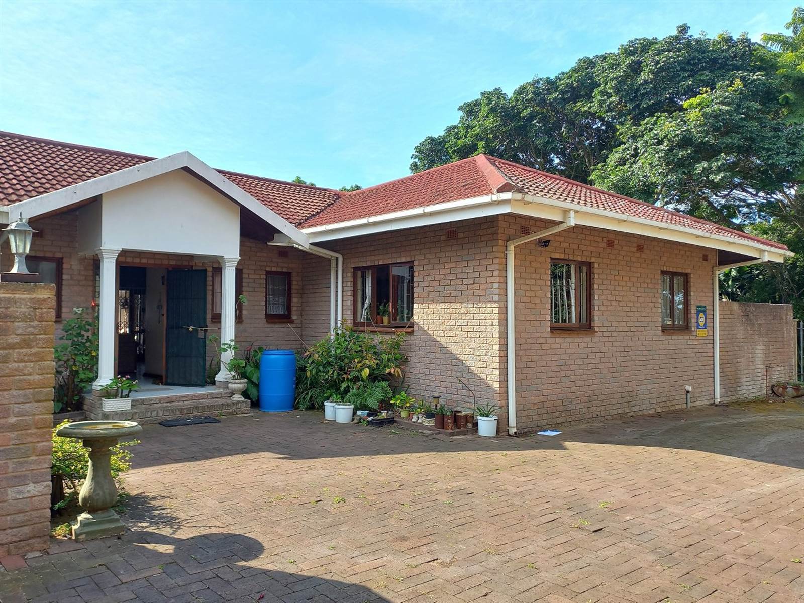 5 Bed House in Umtentweni photo number 1